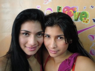 twoteen – A Bold Latina Lesbian Cam Duo Bringing Natural Chemistry To Every Show