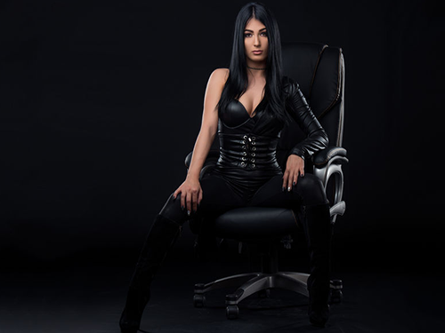 SelenneNoir - The Fire Red Cam Girl Who Turns Up the Heat With Real Chemistry