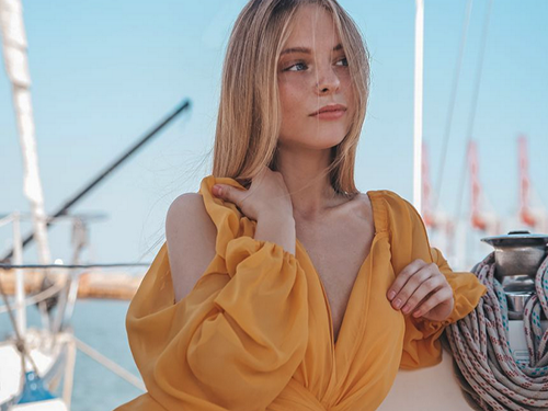 blonde cam girl BrianaDaisy