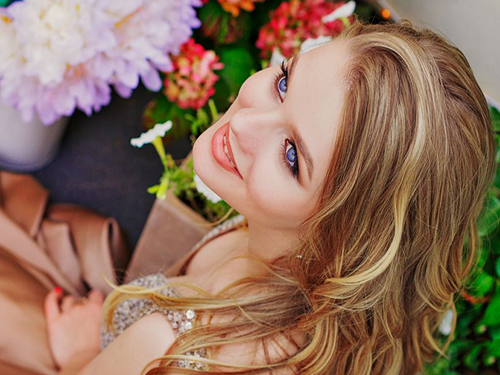 blonde cam girl LucretiaPhos