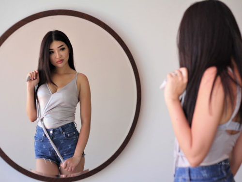 LollyBombX asian cam sex
