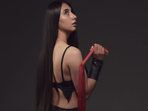 AryaSmitt – The Fetish Cam Girl Brunette With a Confident Edge