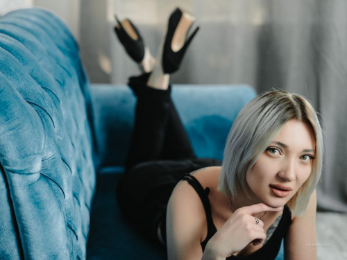 blonde cam girl MilanaYoung