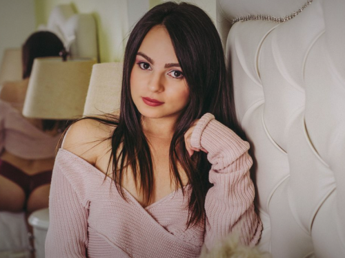 MilaAdams latin cam girl
