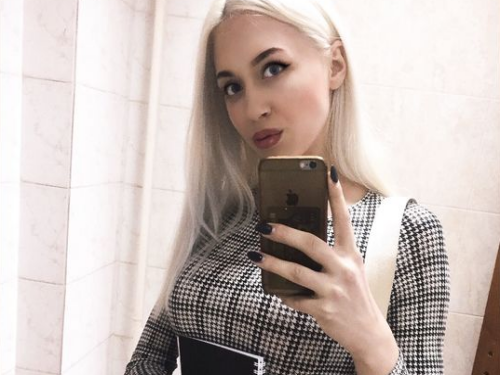 blonde cam girl AmyMyles