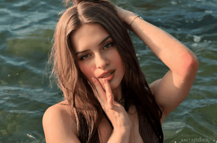 AnitaFisher model tricked sex