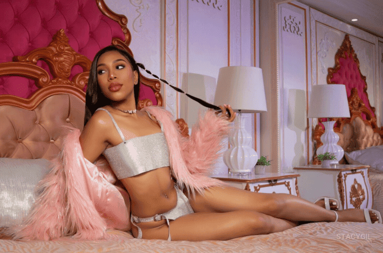 StacyGil – The Latina Cam Girl Confidence That Fills Every Corner Of The Room