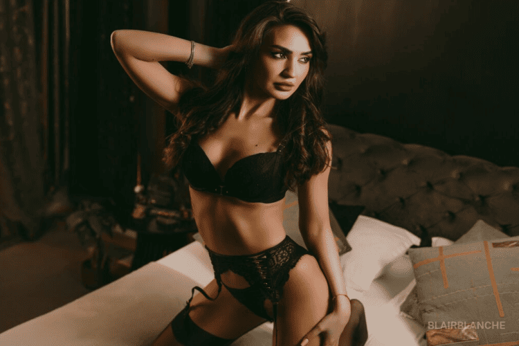 BlairBlanche sultry European bedroom model
