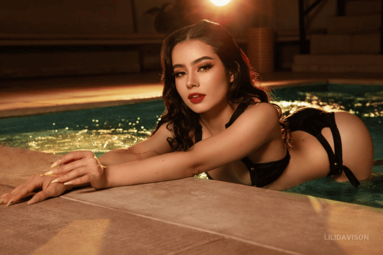 LiliDavison adult live pool cams