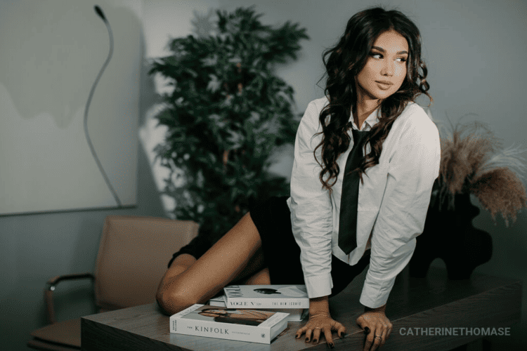 CatherineThomase brunette business webcam model