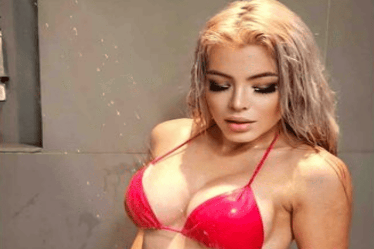 Cloudycrystal Blonde Shower Cam Girl